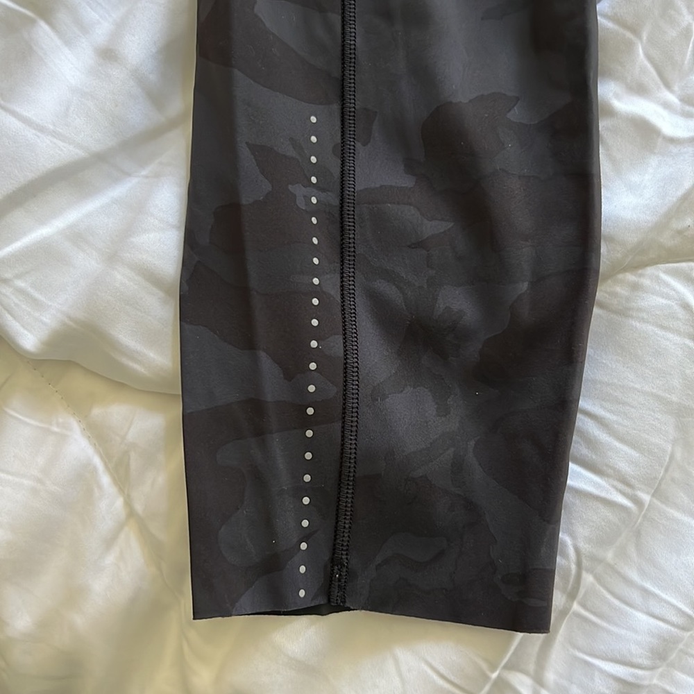 Lululemon camo leggings - Picture 3 of 6